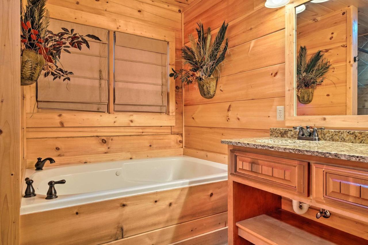 Pigeon Forge Cabin With Brand New Hot Tub And Views! Sevierville Exterior foto